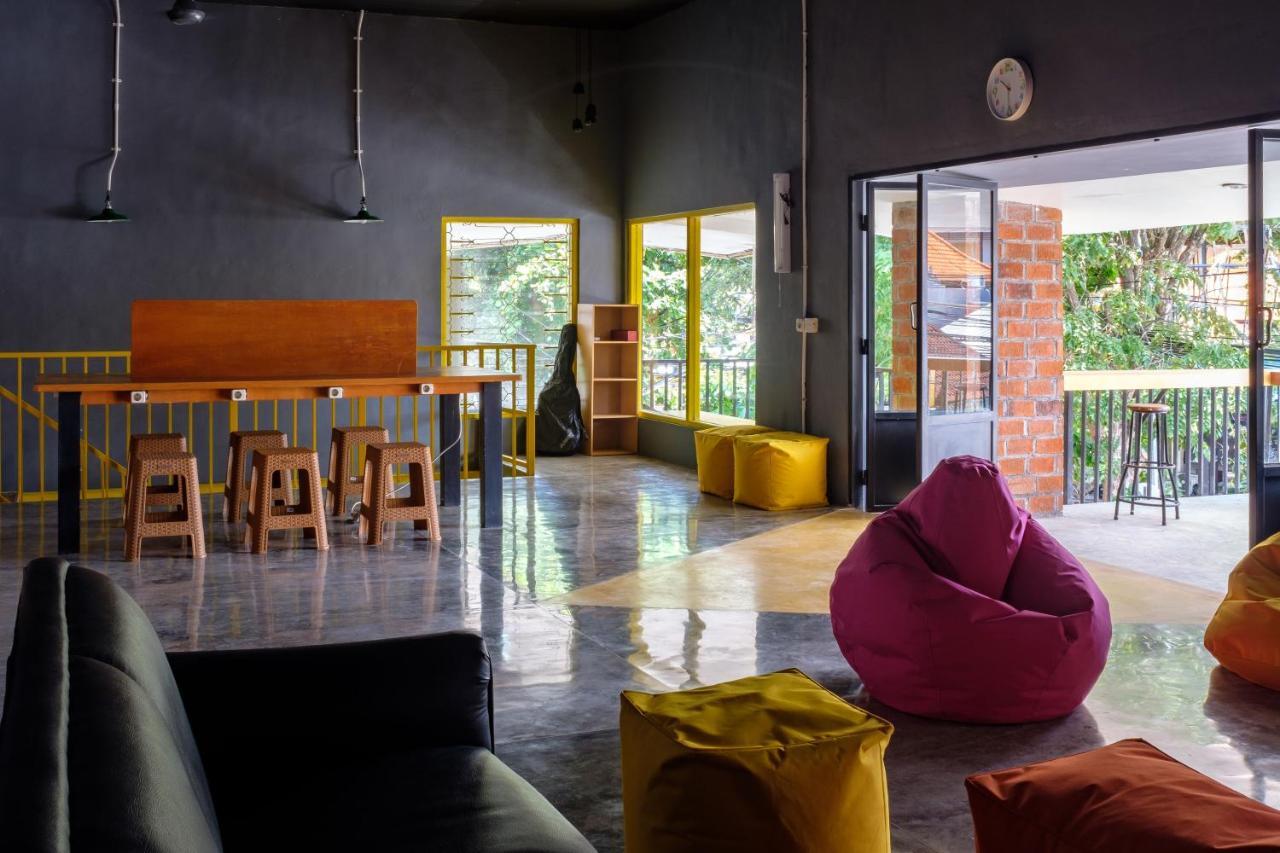 Kumpul Hostel Kuta Легиан Экстерьер фото
