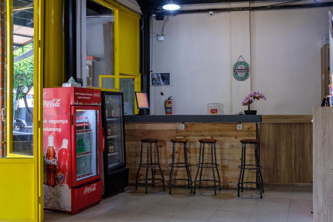 Kumpul Hostel Kuta Легиан Экстерьер фото